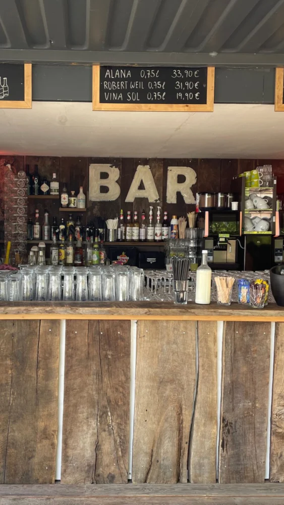 Drinks an der Beach Bar